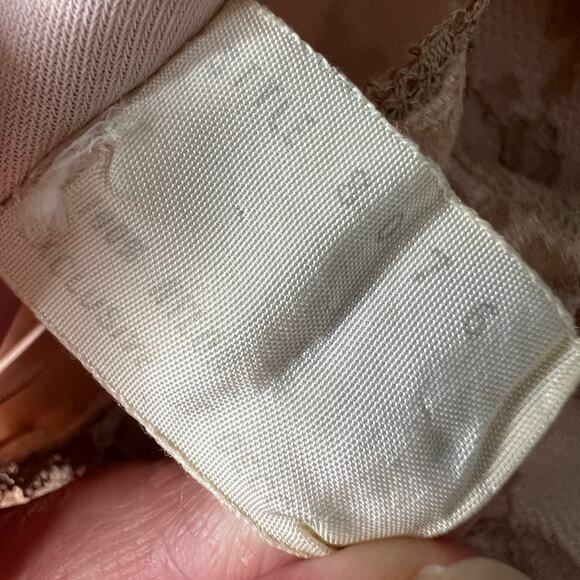 Vintage 60s Artemis Size Medium Nude Lace Fully Lined Slip Nightgown Scallop Hem - Picture 10 of 11